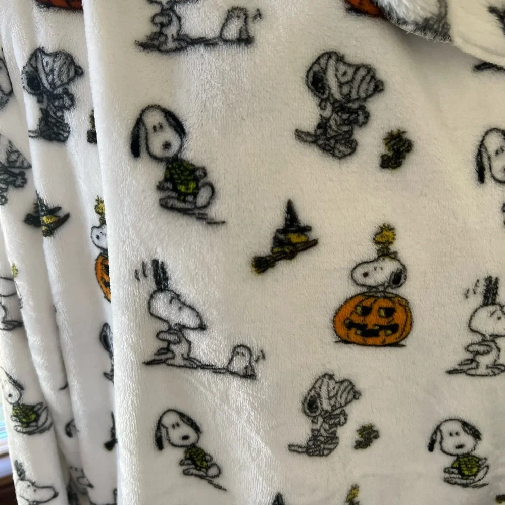 Peanuts lounge wear - Picture 2 of 9